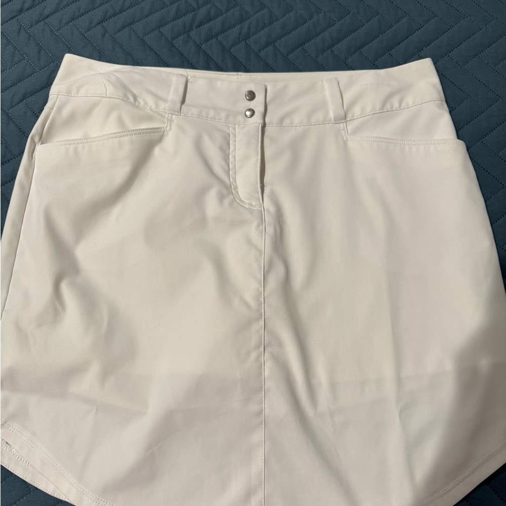 Adidas Cream Skorts Lightweight Athletic Wear Golf skirt has shorts under